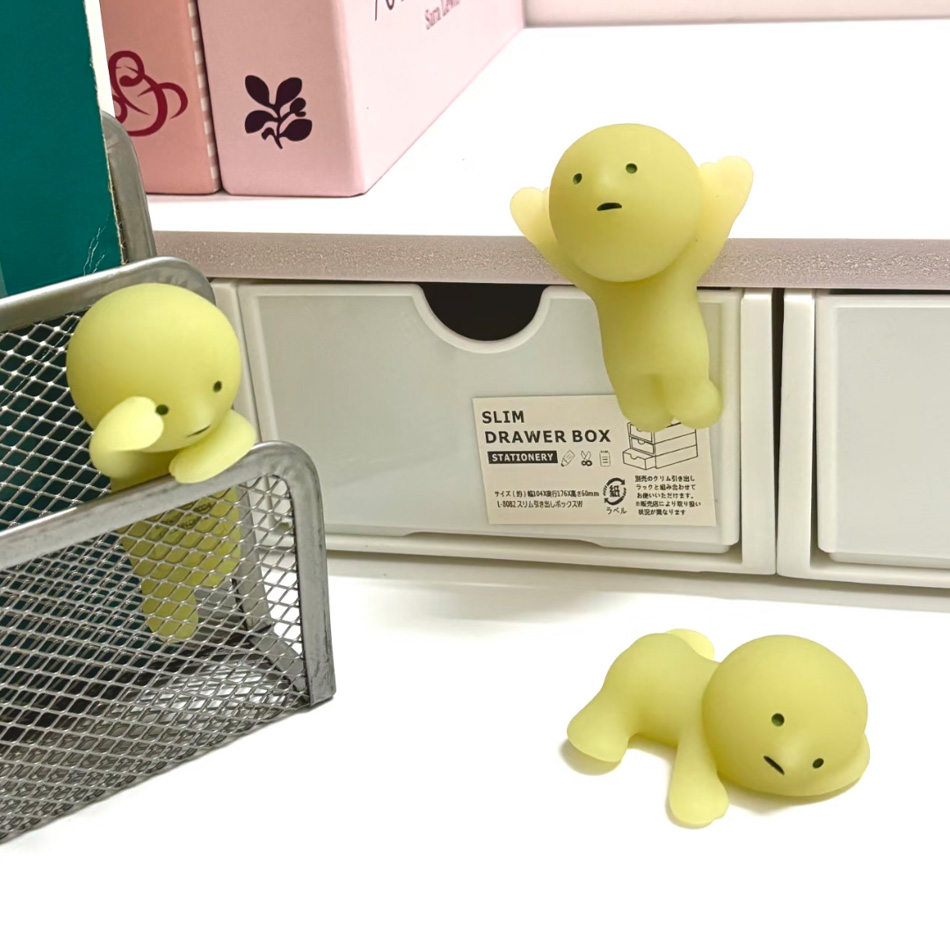 صندوق مفاجآت مضيء في الظلام من - مراجعة Phone Accessories Doll وسعره