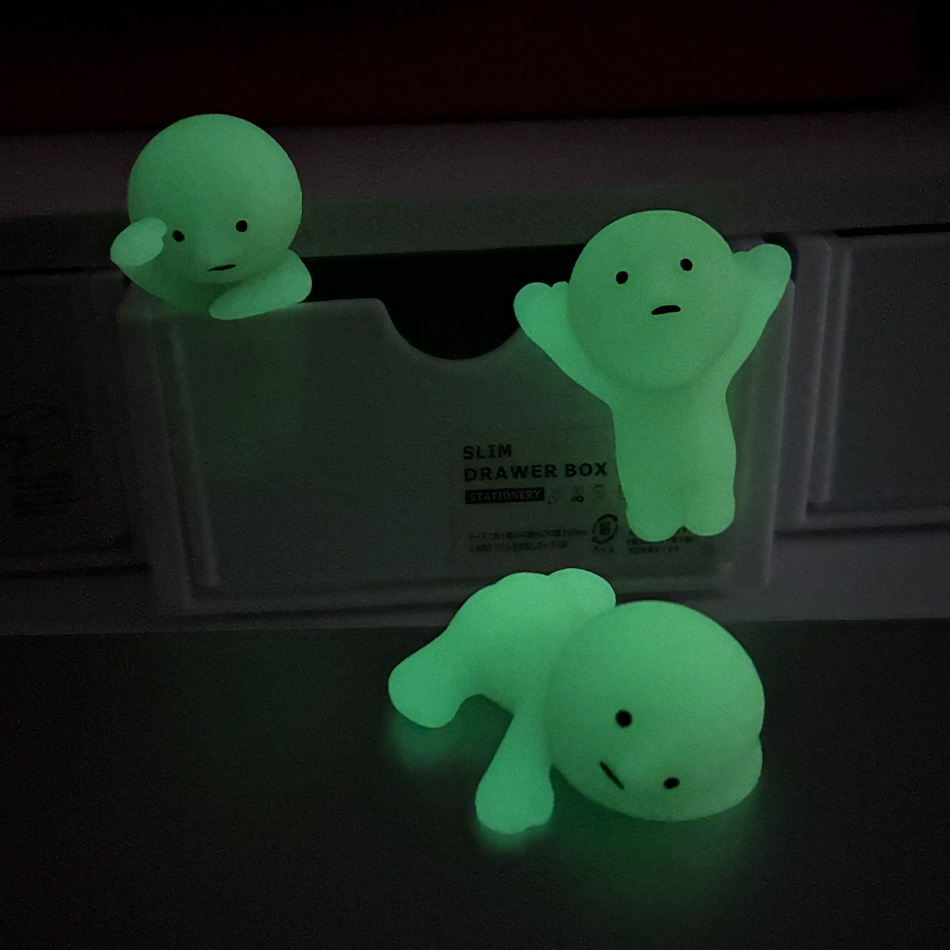 صندوق مفاجآت مضيء في الظلام من - مراجعة Phone Accessories Doll وسعره